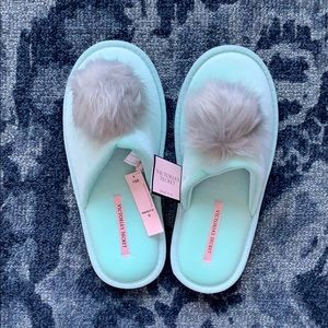 Victoria’s Secret Slippers size S